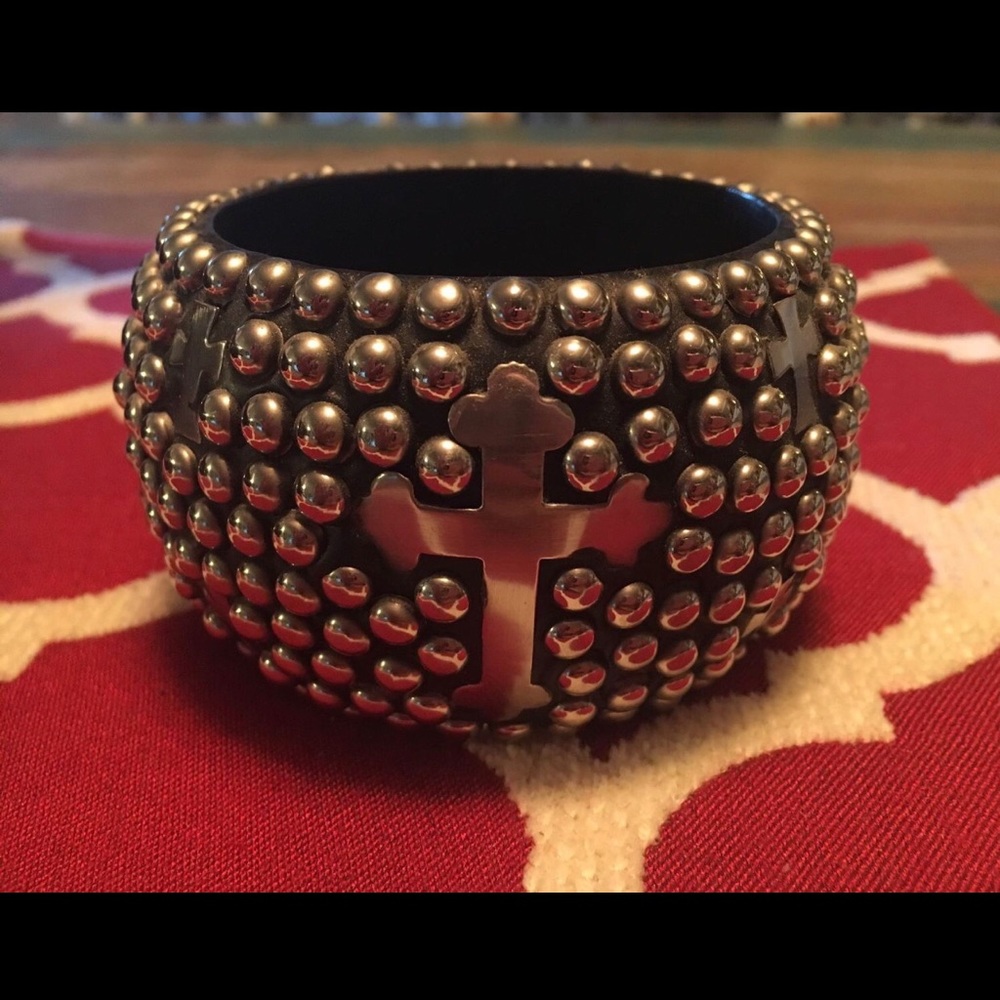 Beautiful cross bracelet
